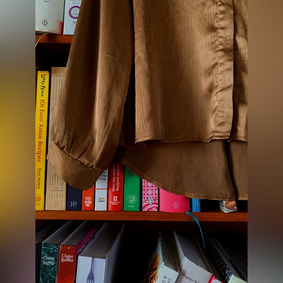 Silky Blouse - Picture 2 of 3